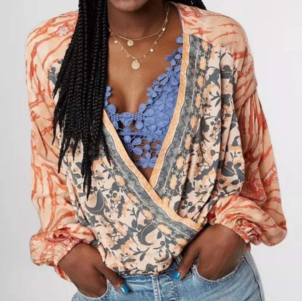 Free People Cruising Together Wrapped V neck floral Printed Top Blouse Size L - Picture 3 of 14